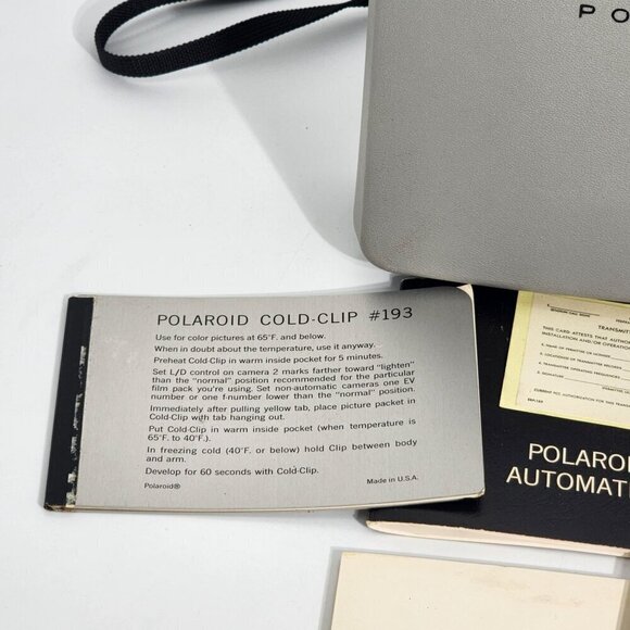 Polaroid Automatic 210 Land Camera With Sylvania Blue Dot Flashbulbs & Manuals - Picture 2 of 12